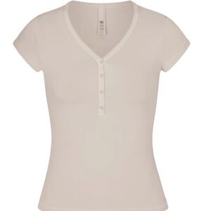 SKIMS NEW VINTAGE HENLEY TSHIRT size small color: STONE / cream or off white col